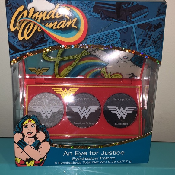 Wonder Woman An Eye For Justice Eyeshadow Palette - Picture 2 of 9